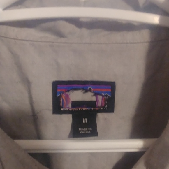 Mens Patagonia short sleeve button up - Picture 2 of 3